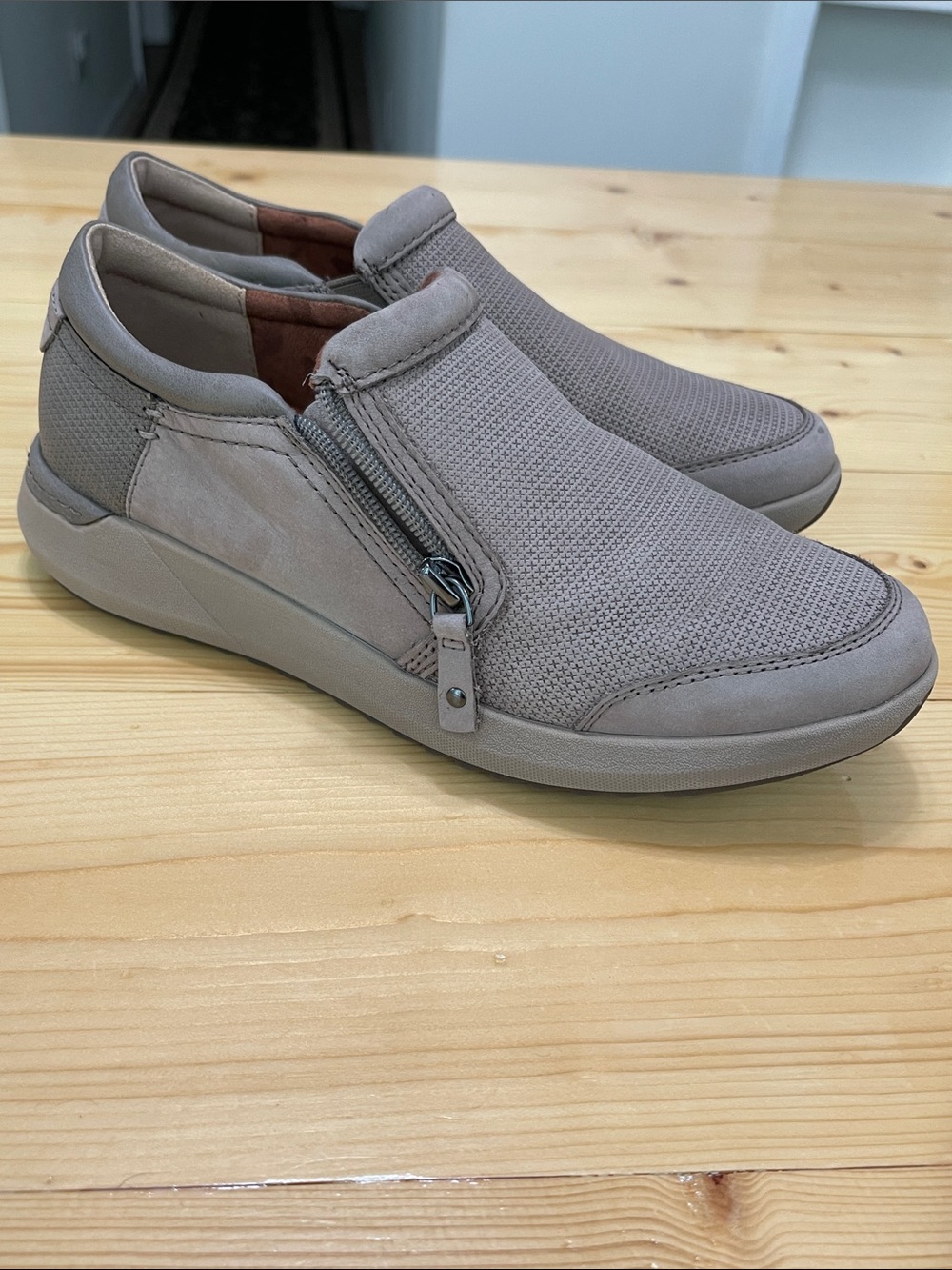 Cobb Hill Skylar Zip Slip-On Sneaker Taupe Suede Mesh Comfort Flat Size 8 - Picture 1 of 16